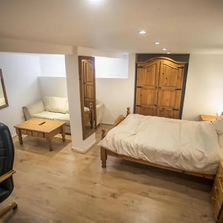 Beautiful 1-bed Basement Flat In Leeds * Leeds (West Yorkshire)